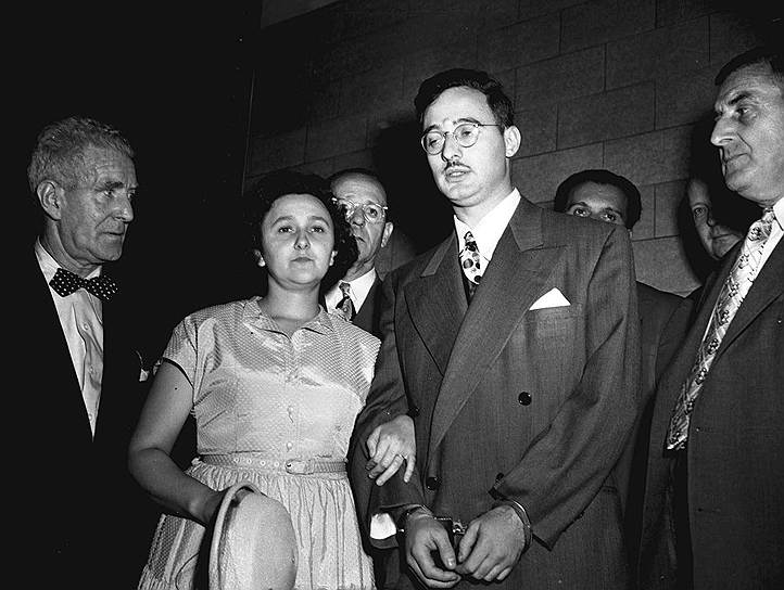 1951 год. Вынесение Верховным судом США смертного приговора Джулиусу и Этель Розенбергам по обвинению в атомном шпионаже в пользу СССР