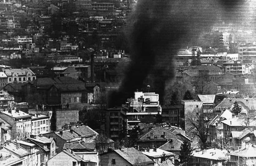 1992 год. Босния и Герцеговина объявила о выходе из состава Югославии. В ответ Югославская народная армия осадила город Сараево
