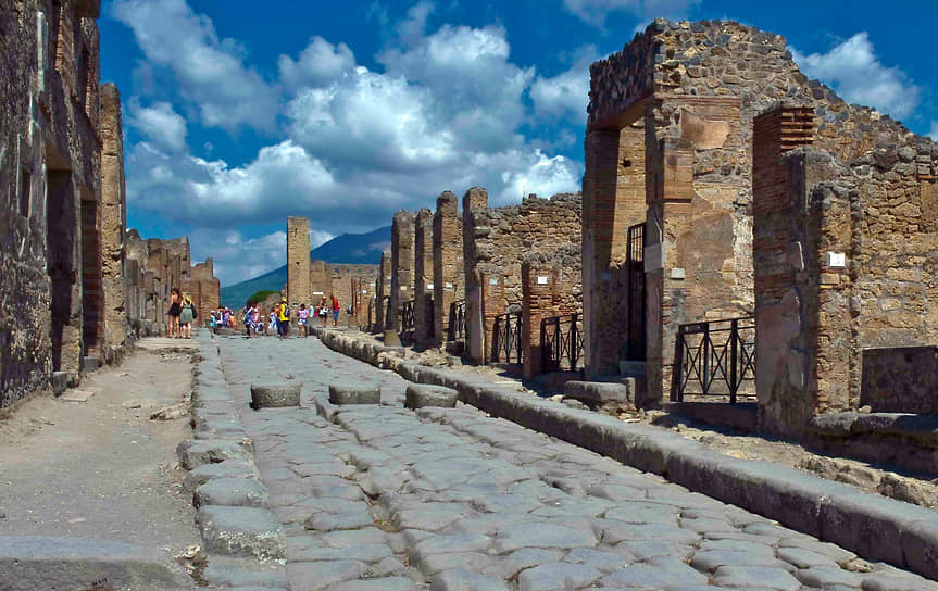 1748 год. Начались раскопки руин итальянского города Помпеи 