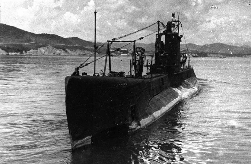 Дизель-электрическая подводная лодка С-117, готовящаяся к учениям в составе Тихоокеанского флота, потерпела катастрофу в декабре 1952 года в Японском море. Из-за поломки правого дизеля субмарина шла в назначенную точку на одном двигателе, через несколько часов неисправность была устранена, но экипаж больше не выходил на связь. Причина и место, где затонула подводная лодка, до сих пор точно неизвестны. На борту находились 52 человека