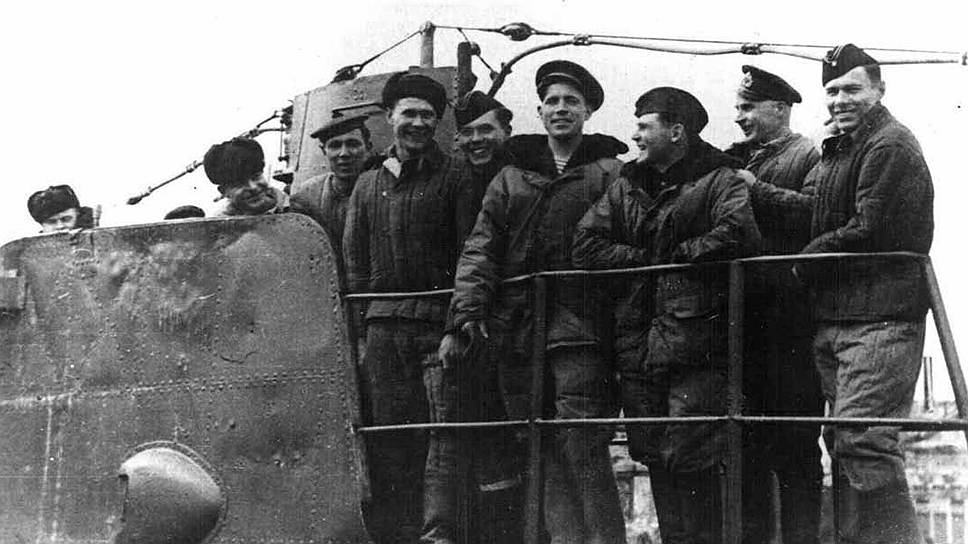 21 ноября 1956 года вблизи Таллина (Эстония) подводная лодка М-200, входящая в состав Балтийского флота,  столкнулась с миноносцем «Статный». Спасти удалось 6 человек, 28 погибли 