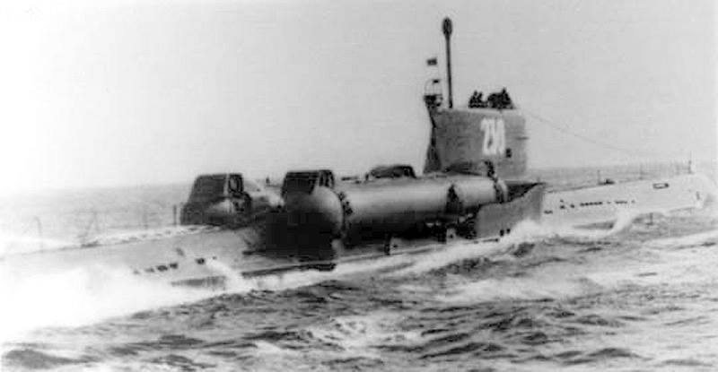 27 января 1961 года потерпела катастрофу дизельная подводная лодка С-80. Авария произошла в Баренцевом море. Связь с лодкой пропала через два часа после начала рейса. Первоначальные поиски ни к чему не привели. Лодка была найдена только в 1968 году. Причиной аварии стало поступление воды через клапан РДП (выдвижное устройство для подачи при перископном положении подлодки атмосферного воздуха в ее дизельный отсек и удаления выхлопных газов дизелей). Погибли все находящиеся на борту 68 человек   
