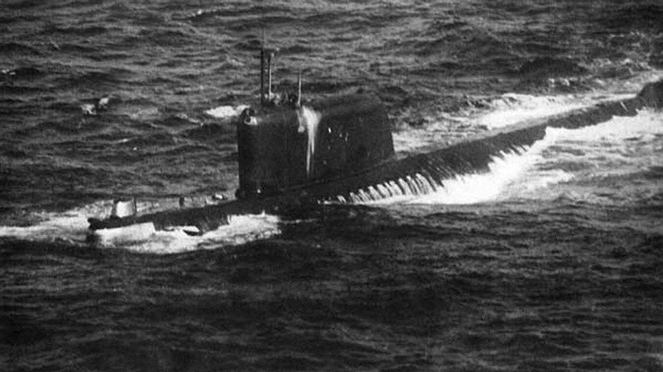 Лодка К-19 потерпела аварию по время океанских учений «Полярный круг» 4 июля 1961 года. Причиной стал вышедший из строя один из двух реакторов главной энергетической установки, что привело к утечке радиации. Членам экипажа удалось устранить неполадку и оставить лодку на плаву, что дало возможность отбуксировать  ее на базу. Спустя несколько дней восемь подводников погибли от полученных доз радиации  