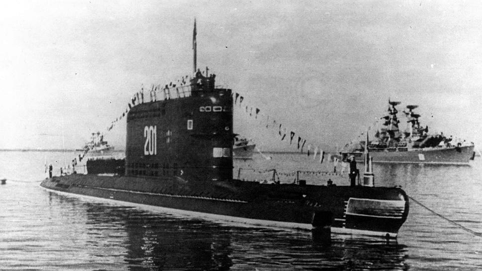 8 марта 1968 года во время несения боевой службы недалеко от Гавайских островов затонула дизель-электрическая ракетная подводная лодка К-129, входящая в состав Тихоокеанского флота. Причина катастрофы не установлена. На борту лодки, обнаруженной американцами только в 1974 году, находились почти 100 человек  