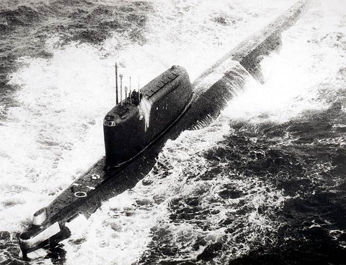 24 февраля 1972 года на борту подводной лодки К-19, возвращавшейся с боевого патрулирования в северной части Атлантического океана, произошел пожар. 28 человек погибли в огне, 12 человек были заточены в кормовом отсеке больше 20 дней без пищи и с минимальным запасом воды