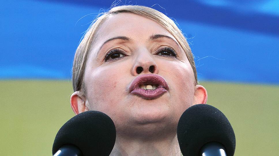 Накануне бывший премьер Украины Юлия Тимошенко дала пресс-конференцию в Донецке. На русском языке кандидат в президенты рассказала, что общение с местными жителями убедило ее, что «войны никто не хочет — все хотят мира, покоя и заработков», и призвала не выходить на уличные акции