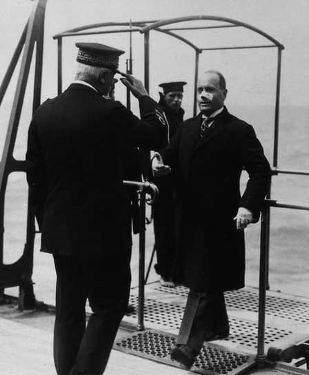 1926 год. В результате выстрела британки Виолетты Гибсон в итальянского диктатора Бенито Муссолини пуля задела его нос
