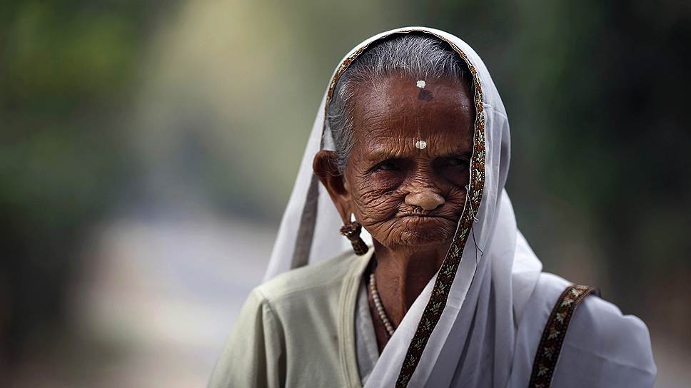 Индийская женщина после голосования на избирательном участке на Маджули, большом острове на реке Брахмапутра, штат Ассам
