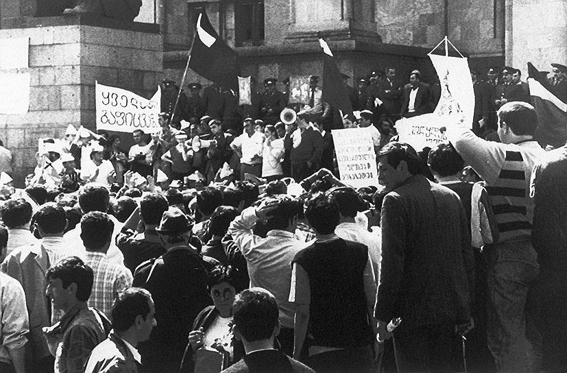 1989 год. При разгоне многотысячного митинга в Тбилиси (Грузия) погибли 18 человек