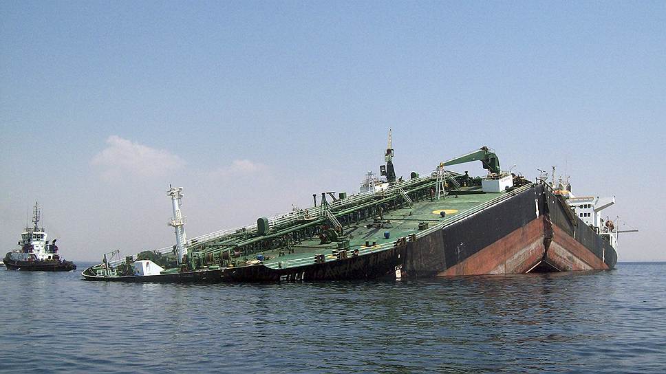 28 августа 2009 года в Красном море недалеко от входа в Суэцкий канал, расколовшись пополам, затонул панамский нефтяной танкер. Судно следовало на ремонтные работы и было пустым. В море попали только 60 т топлива, никто из моряков не пострадал