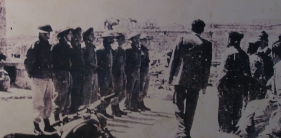 1948 год. Во время арабо-израильской войны нерегулярные вооруженные формирования Иргун и Лехи захватили арабскую деревню Дейр-Ясин. По разным оценкам, в ходе операции погибли от 107 до 254 местных жителей