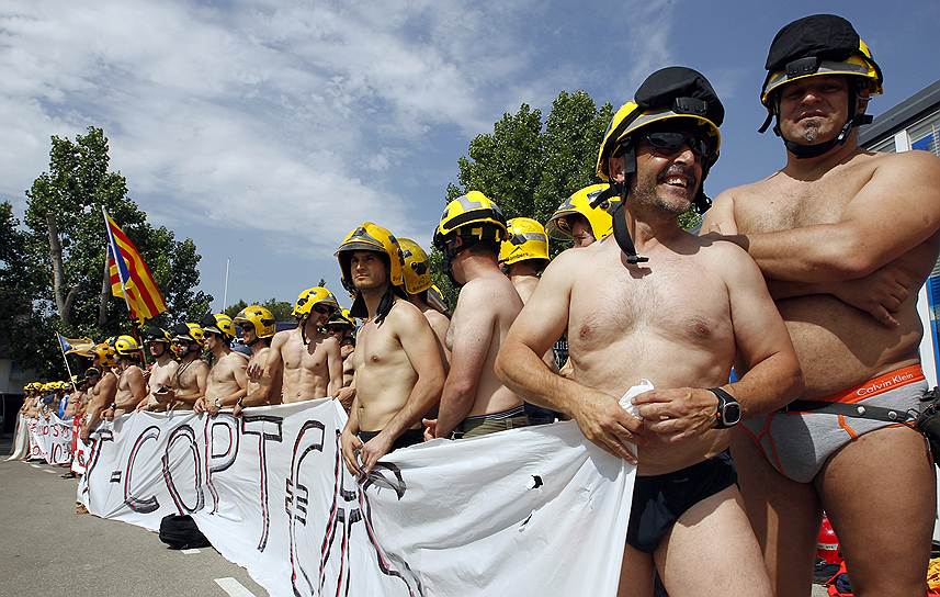 Акция протеста пожарных в Барселоне. 17 июня 2013