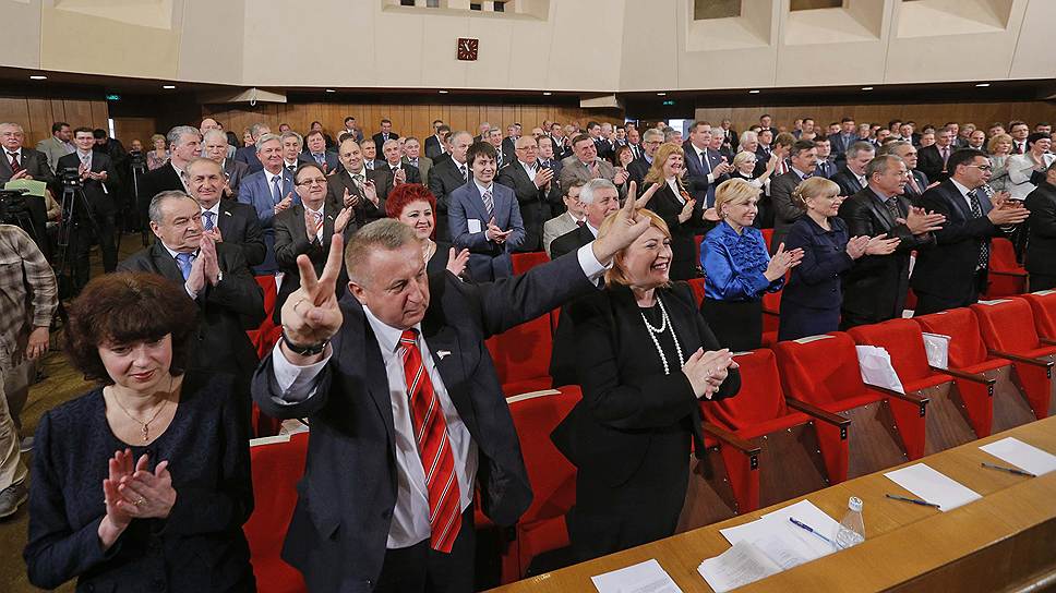 Как парламент Крыма принял новую конституцию