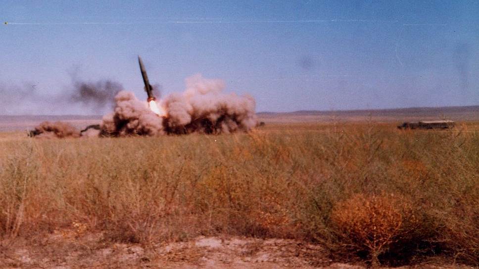 Пуск ракеты 9М79 комплекса «Точка-У» 