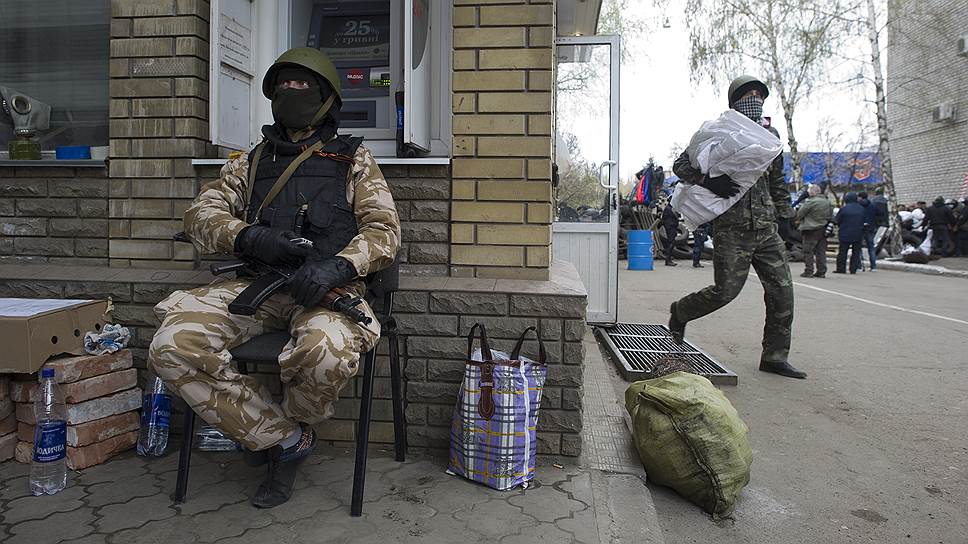 В городе Красный Лиман в Донецкой области вооруженные люди захватили здание горотдела