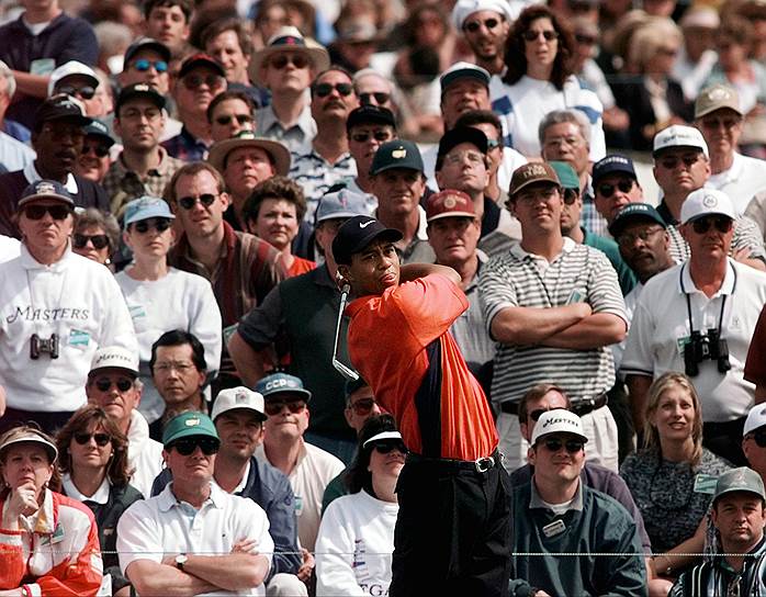 1997 год. Тайгер Вудс (в центре) стал самым молодым игроком в гольф, выигравшим турнир The Masters Tournament