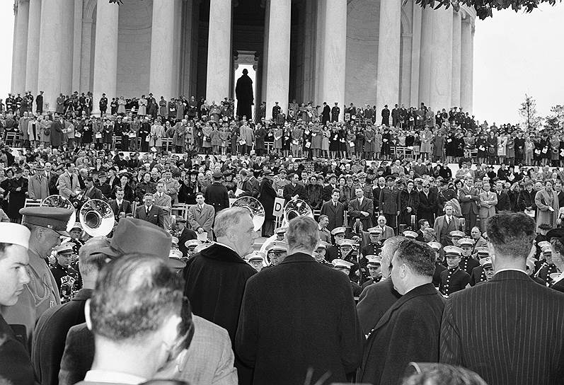 1943 год. В Вашингтоне открылся мемориал в честь 200-летия со дня рождения третьего президента США Томаса Джефферсона