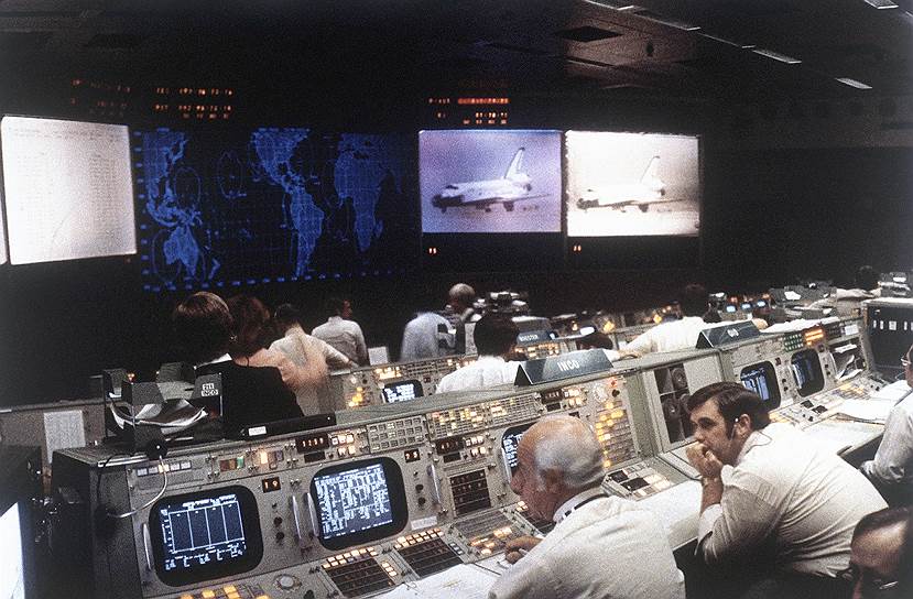1981 год. Закончился первый пилотируемый полет по программе «Спейс Шаттл» (шаттл «Колумбия», миссия STS-1). Командиром экипажа был Джон Янг
