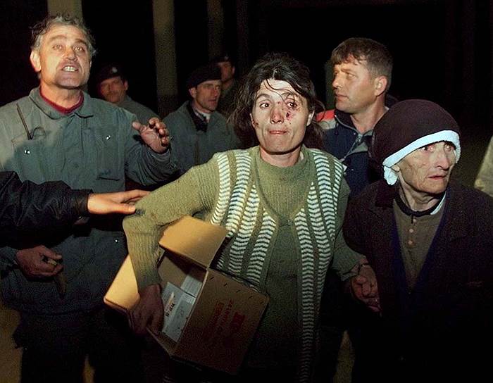 1999 год. Силы НАТО по ошибке произвели бомбежку колонны албанских беженцев. Согласно данным официальных югославских представителей, 75 человек погибли 