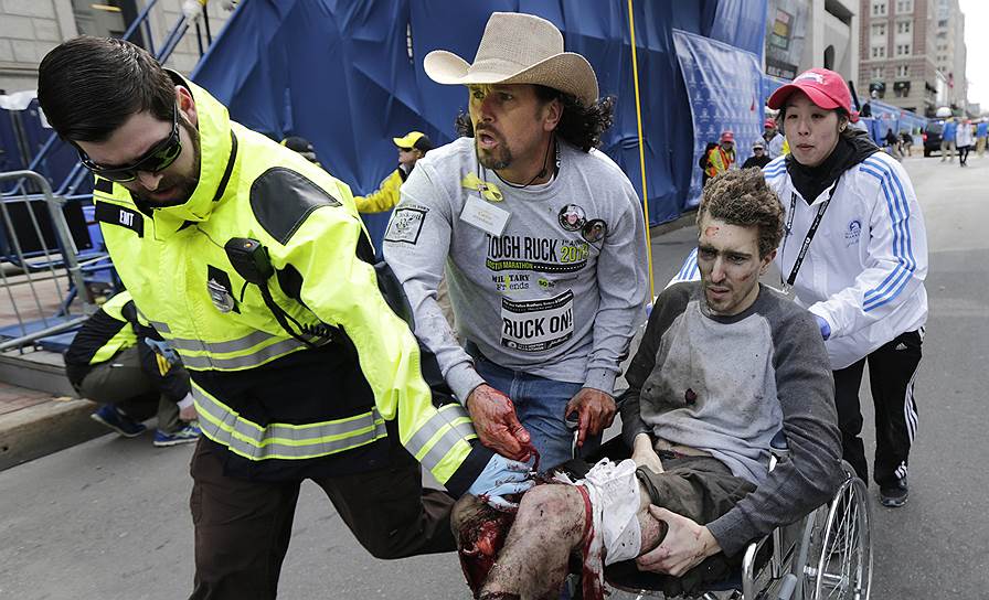2013 год. Теракт на Бостонском марафоне в США. В зрительской зоне с интервалом в 12 секунд произошло два взрыва, в результате которых погибли три человека и пострадали более 280 человек