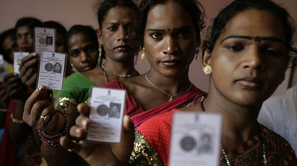 Благотворительные организации, поддерживающие трансгендеров в Индии, считают, что решение суда —  это очень важный шаг на пути к социальному признанию трансгендеров, у которых наконец появится возможность учиться и работать и которым больше не нужно будет идентифицировать себя как мужчин или женщин