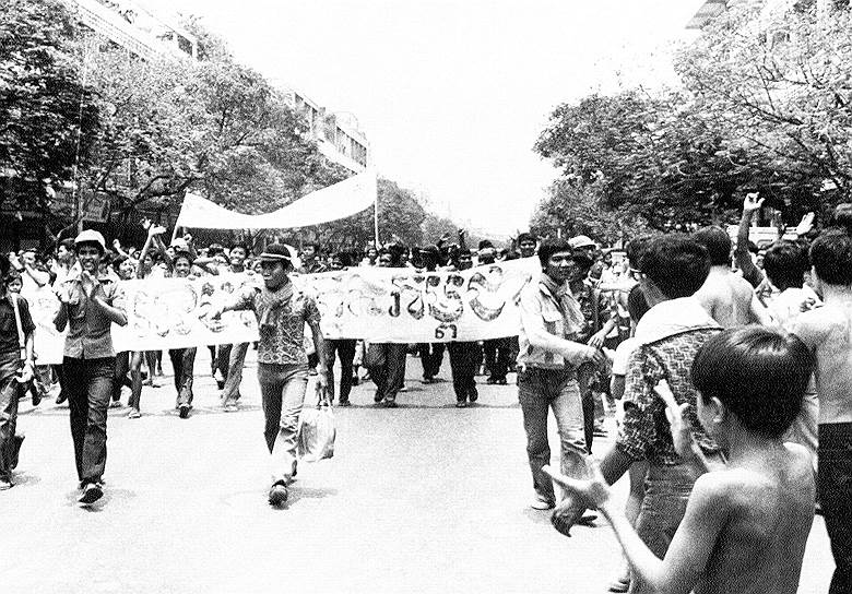 1975 год. В ходе гражданской войны в Камбодже красные кхмеры захватили столицу страны Пномпень