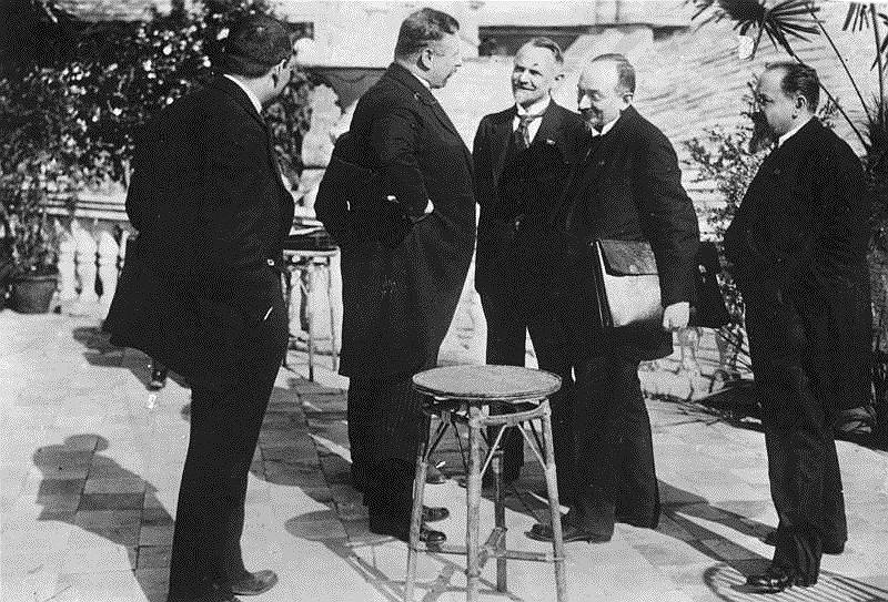 1922 год. РСФСР и Веймарская республика (Германия) подписали Рапалльский договор, устанавливающий дипломатические отношения между двумя странами