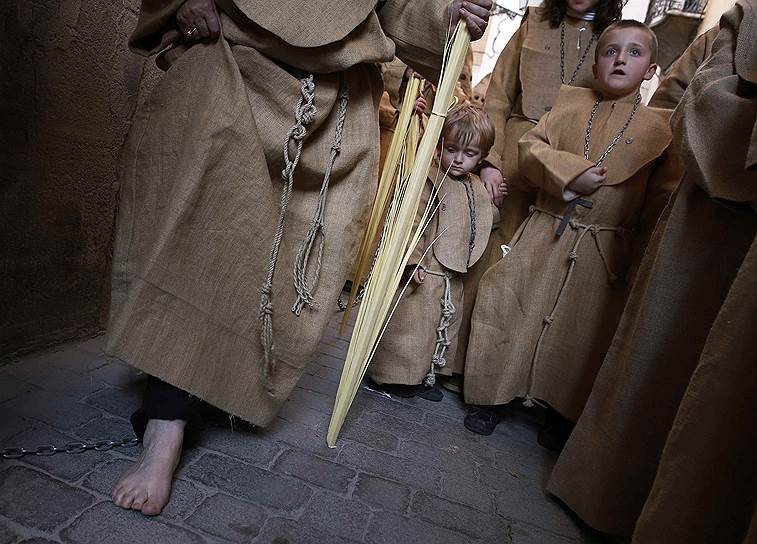 Страстная неделя в Испании. Католики принимают участие в традиционной процессии братства «Санта Джерони» 