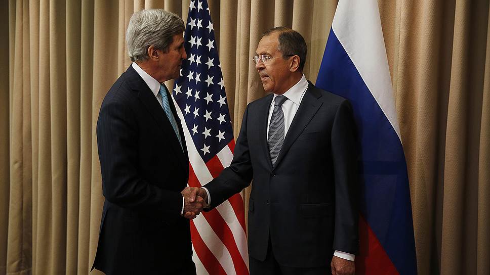 Госсекретарь США Джон Керри (слева) и глава МИД России Сергей Лавров