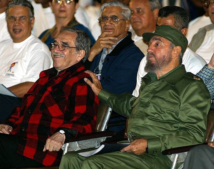 «У меня был спор с профессорами литературы на Кубе. Они говорили: &quot;Сто лет одиночества&quot; — необычайная книга, но она не предлагает решения&quot;. Для меня это догма. Мои книги описывают ситуации, они не должны предлагать решений»
&lt;br>Габриэль Гарсиа Маркес поддерживал дружеские отношения с бывшим кубинским лидером Фиделем Кастро (справа), которого писатель называл «очень культурным человеком». По словам Маркеса, их дружба основывалась на любви к литературе