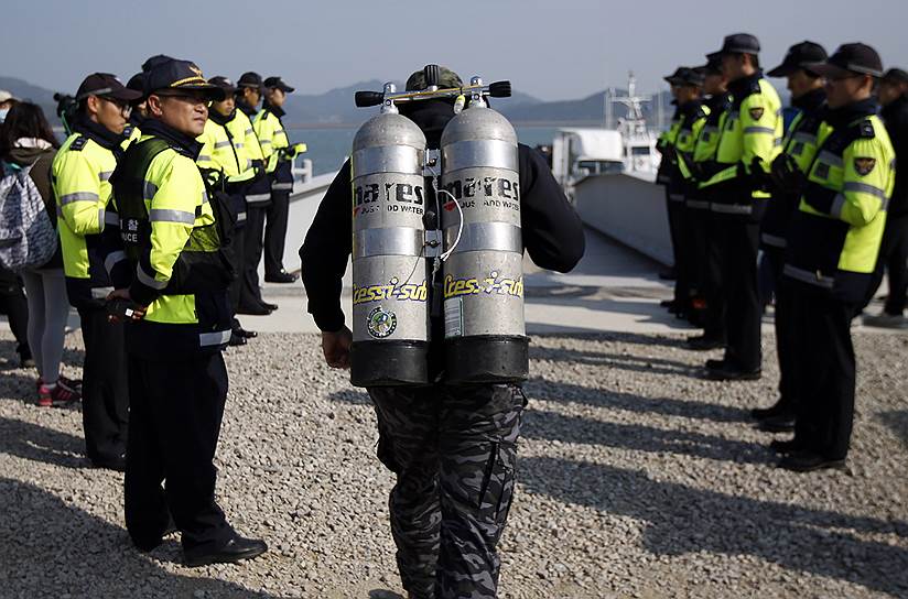 16 апреля 2014 года у побережья Корейского полуострова затонул южнокорейский паром Sevol. На борту находились 452 пассажира и 25 членов экипажа