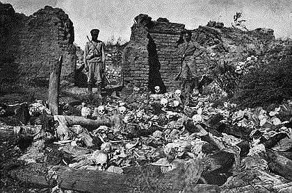 Армянское население пыталось оказать сопротивление младотуркам. Так, жители района недалеко от горы Муса-Даг, предвидя уничтожение, сбежали от властей в горы. Там им удалось продержать в течение семи недель, до того как их спасли французские военные. Часть оборонявшихся впоследствии вступила во французский Восточный легион и особенно проявила себя в сражении против турок при Араре в 1918 году 