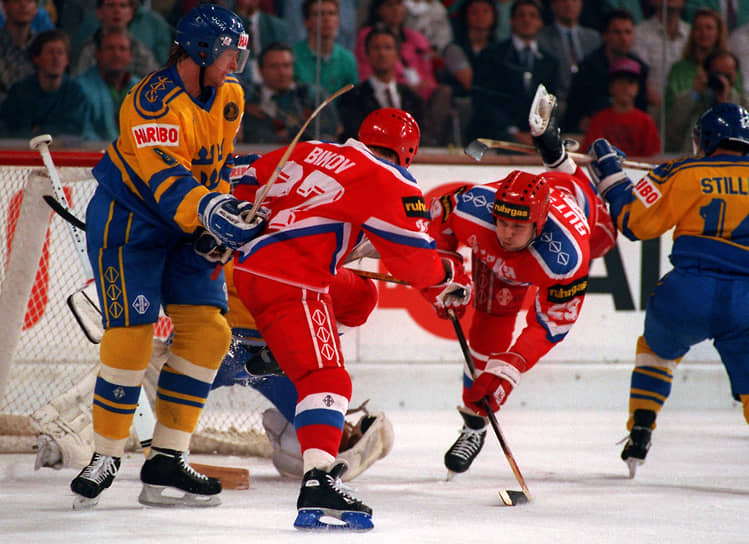 1993 год. Сборная России впервые стала чемпионом мира по хоккею с шайбой, обыграв в финале Швецию со счетом 3:1
