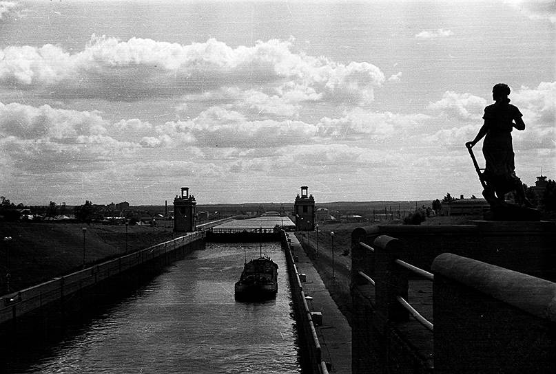 1937 год. Завершено строительство канала Москва—Волга
