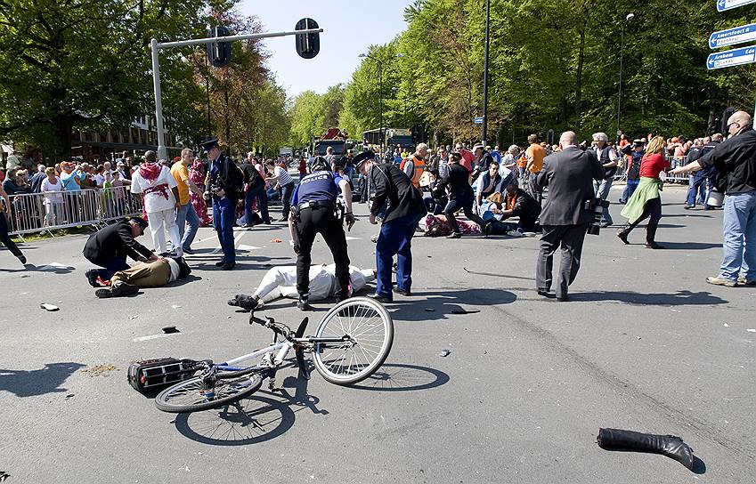 2009 год. Покушение на королеву Нидерландов Беатрикс во время парада в Апелдорне. В результате инцидента семь человек погибли и еще 17 получили ранения