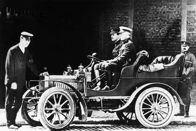 1904 год. В Великобритании инженер Генри Ройс и владелец автосалона Чарльз Роллс начали производство автомобилей под собственной маркой Rolls-Royce