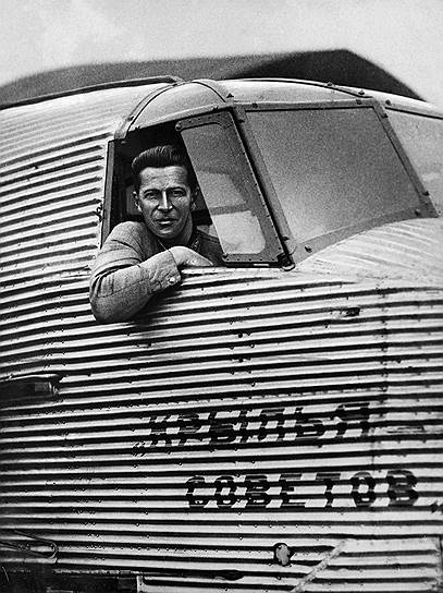 1929 год. Первый полет цельнометаллического трехдвигательного пассажирского самолета АНТ-9