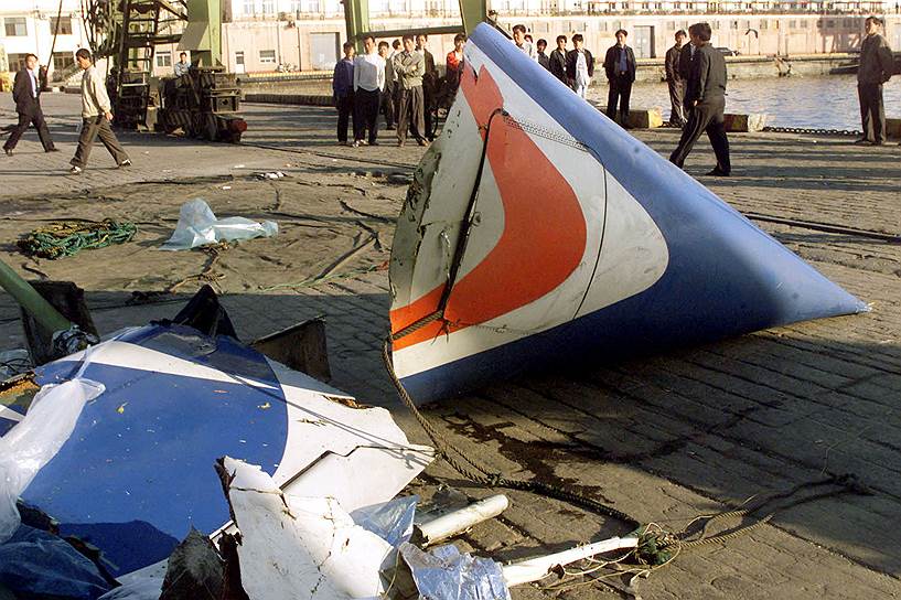 2002 год. Самолет MD-82 авиакомпании China Northern упал в море возле города Далянь на северо-востоке Китая. В результате авиакатастрофы погибли 112 человек