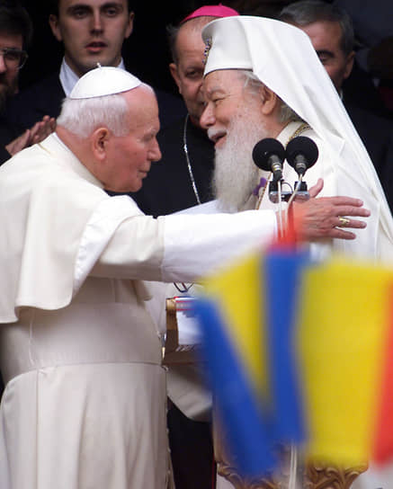 1999 год. Впервые с раскола христианской церкви в 1054 году папа римский посетил православную страну (Румынию)