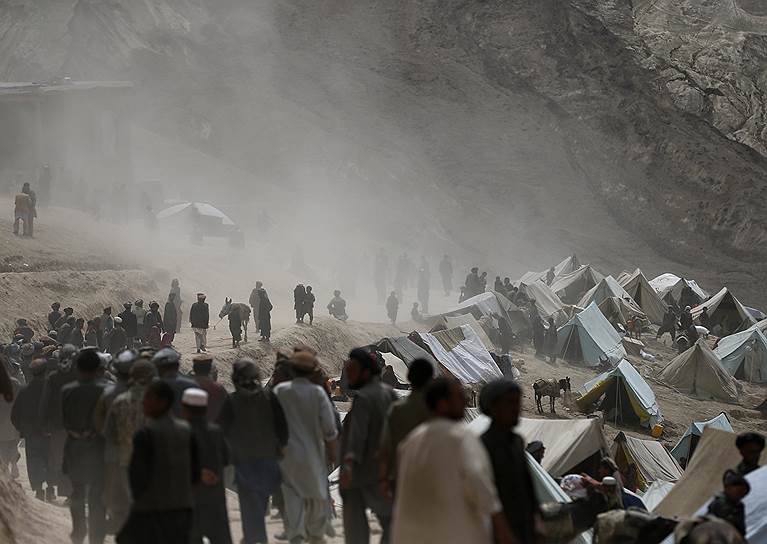 Афганцы, покинувшие свои дома из-за оползня в округе Арго, провинция Бадахшан