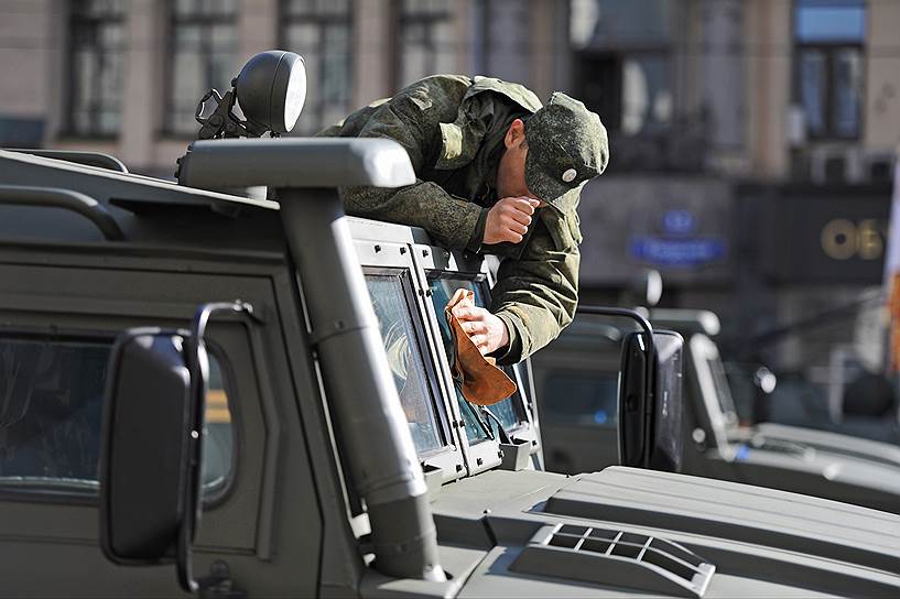 Генеральная репетиция военного парада прошла в центре Москвы