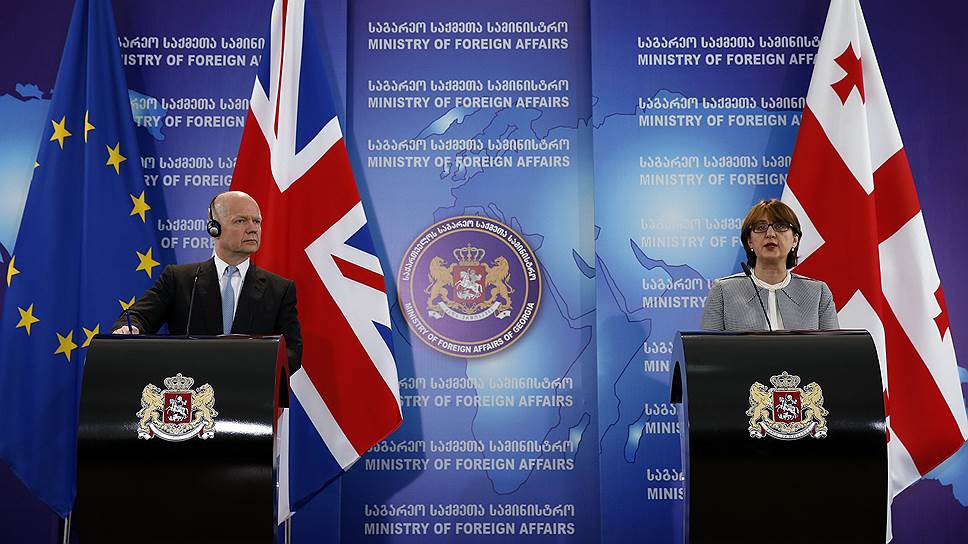 Глава МИД Грузии Майя Панджикидзе и ее британский коллега Уильям Хейг