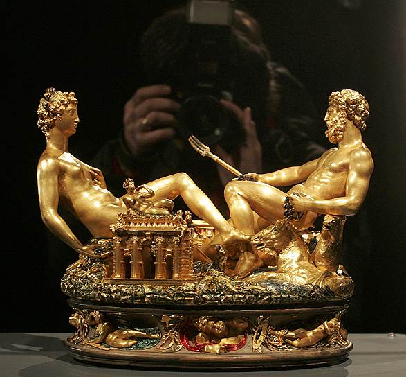 2006 год. Из венского Музея истории искусств похищена золотая настольная статуэтка «Сальера», выполненная в 1543 году итальянским скульптором Бенвенуто Челлини