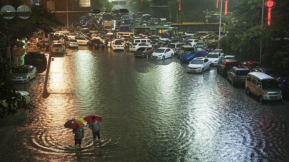 Наводнение в Шэньчжэне, провинция Гуандун, Китай