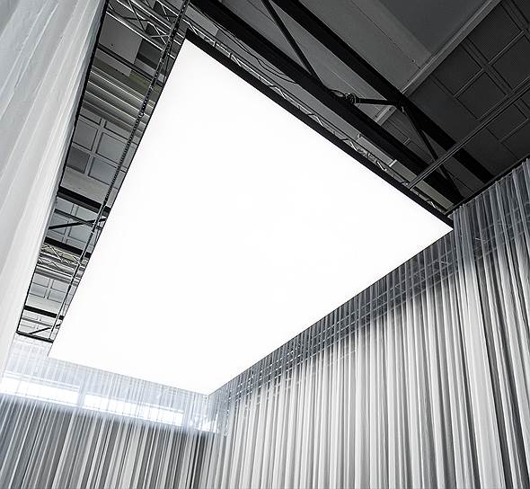 Последнее инновационное решение Philips — гигантский светодиодный потолок OneSpace, его размер 30 кв.м.