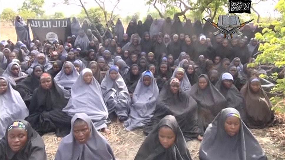 14 апреля на севере Нигерии, в городе Чибок, боевики из исламистской группировки «Боко Харам» похитили 276 школьниц. Около полусотни смогли сбежать, остальные до сих пор остаются в плену