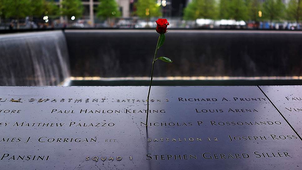 В результате атаки на башни-близнецы Всемирного торгового центра 11 сентября 2001 года погибли 2983 человека