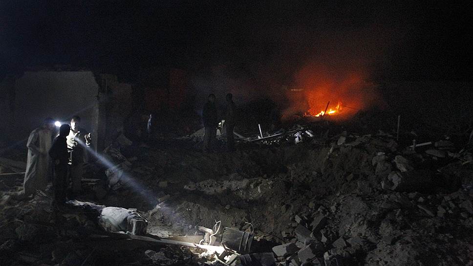 Поиски выживших под обломками зданий в сирийском Марехе, разрушенных во время ракетного обстрела