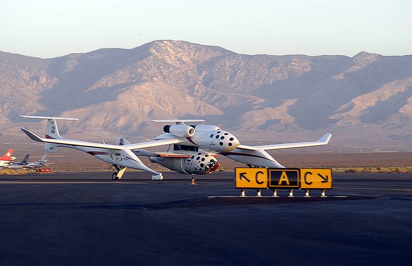 2003 год. Первый полет частного управляемого космического корабля SpaceShipOne