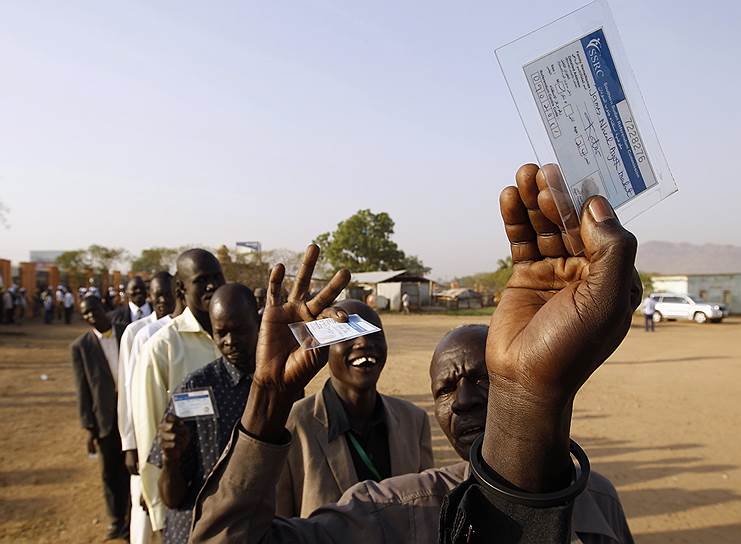 С 9 по 15 февраля 2011 года состоялся референдум по вопросу независимости Южного Судана от Судана. Голосование прошло в соответствии с Найвашским соглашением 2005 года между Народной армией освобождения Судана и центральным правительством Судана о завершении гражданской войны. За независимость высказались 98,83% жителей. Суверенный статус Южного Судана вступил в силу 9 июля 2011 года, после подписания декларации о провозглашении его независимым государством